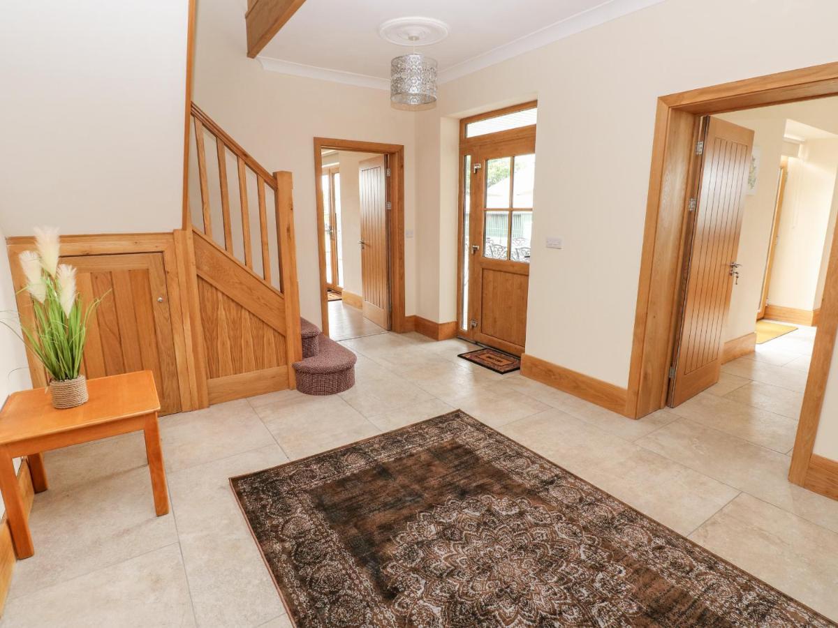 Grooms Quarters At Pant Y Gaseg Farm Ammanford Exterior photo