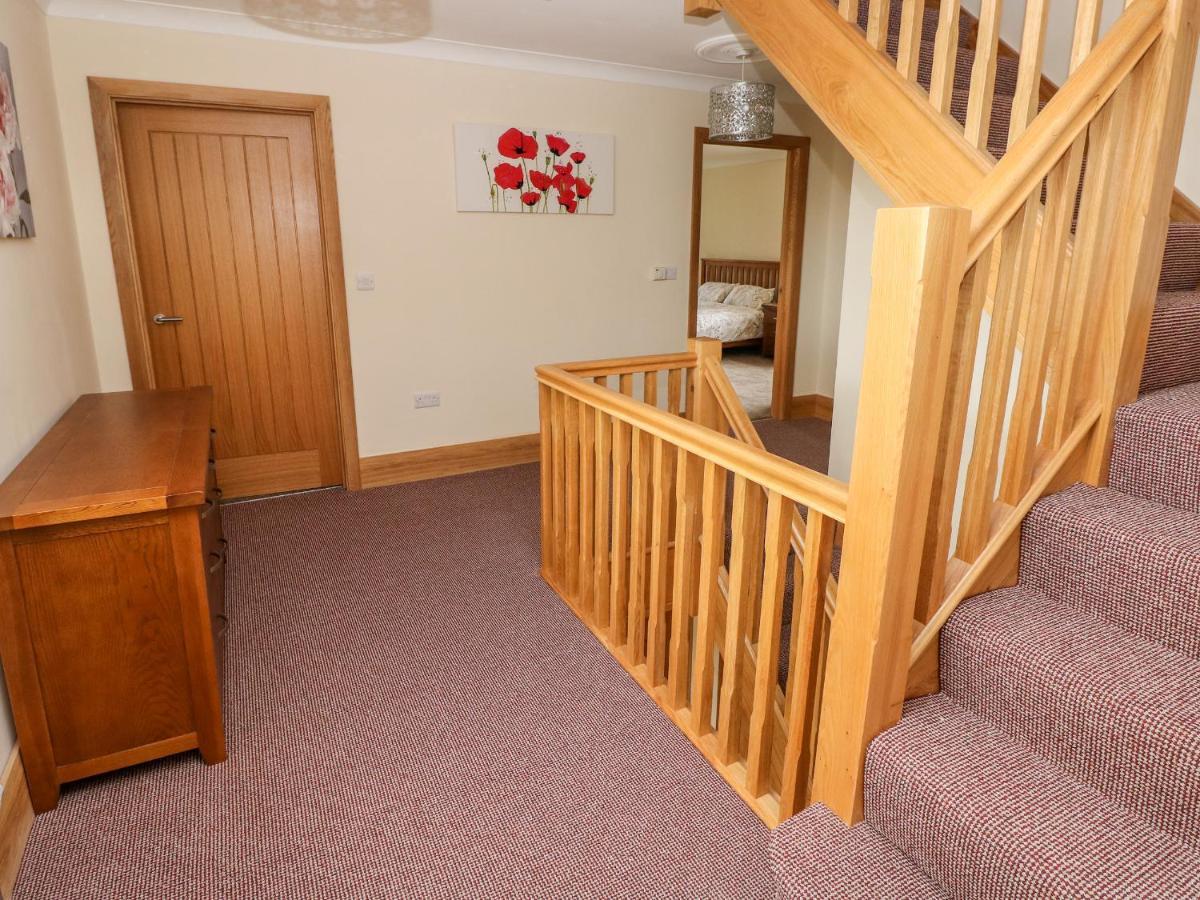 Grooms Quarters At Pant Y Gaseg Farm Ammanford Exterior photo